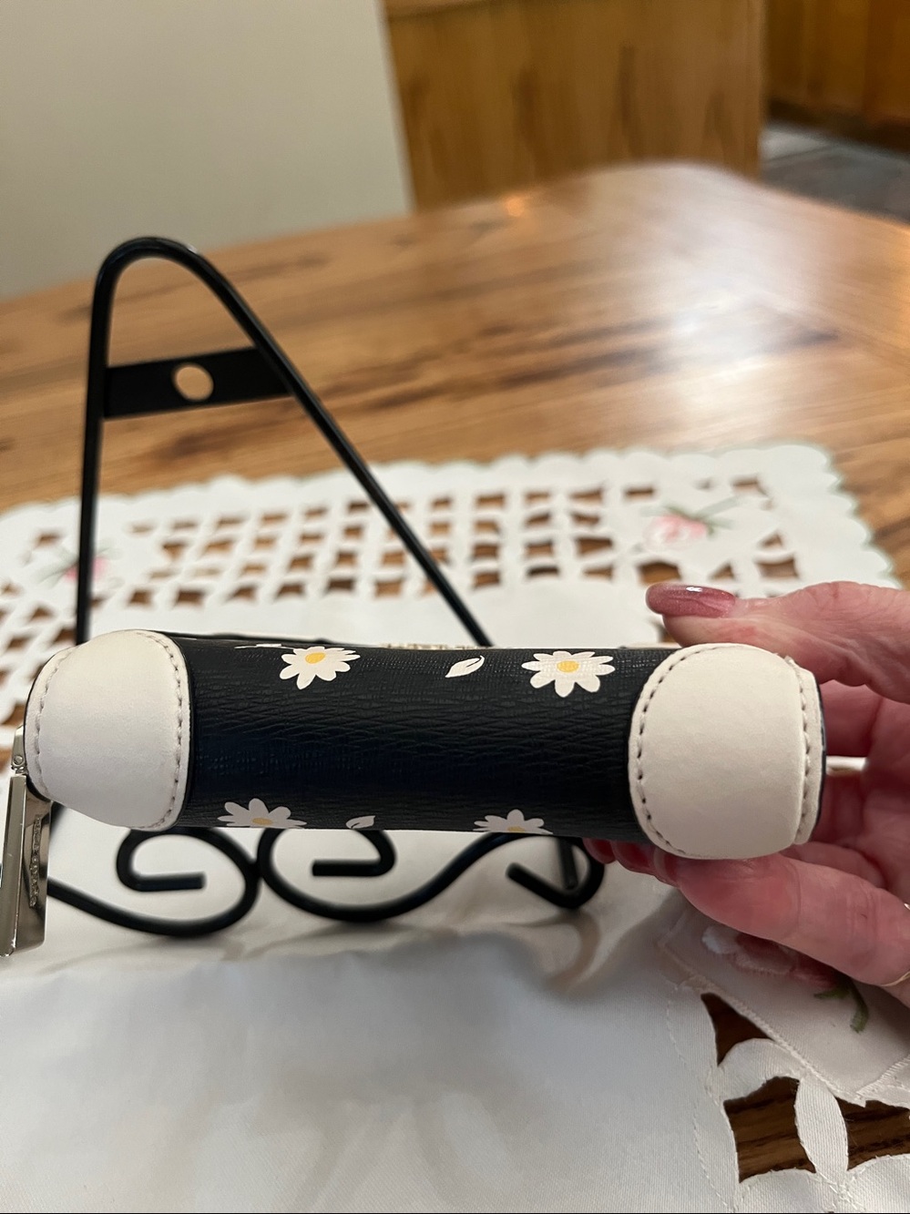 kate spade Black Floral Daisy Zip Coin Pouch with Cream Trim - Picture 6 of 6